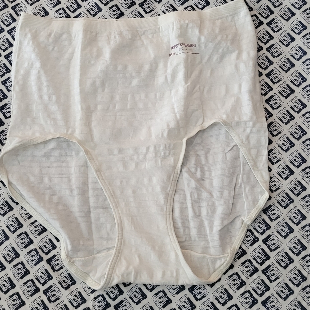 Barely there sample NWOT size 8